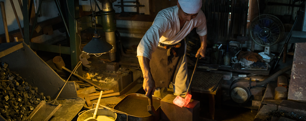 Cómo se fabrica la hoja curva de la katana